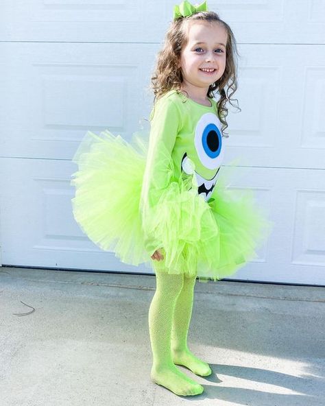 Diy Mike Wazowski Costume, Boo Monsters Inc Costume, Mike Wazowski Costume, Matching Family Halloween Costumes, Family Themed Halloween Costumes, Boo Party, Disney Costumes Diy, Cute Homecoming Proposals, Themed Halloween Costumes