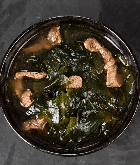 🌱 There's nothing quite like the comforting taste of miyeok-guk - a flavorful, nutritious seaweed soup that warms both body and soul! 😍 At Kmeals, we believe in making your dining experience as fresh, convenient, and sustainable as possible. ❤️ So why not give our easy-to-prepare, heat-and-eat miyeok-guk a try? Head over to kmeals.com and let this Korean delicacy delight your taste buds today! 🥣✨ #Kmeals #FreshConvenientSustainable Kimchi Beef Stew, Seaweed Soup Recipe, Miyeok Guk, Korean Seaweed Soup, Seaweed Soup, Korean Soup, Quick Soup, Sea Vegetables, Spicy Korean