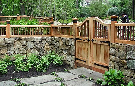 Front Yard Trellis, Craftsman Front Yard, Yard Trellis, House Front Gate, Brick Wall Gardens, Wooden Fence Gate, Garden Gates And Fencing, Stone Fence, Fence Gate Design