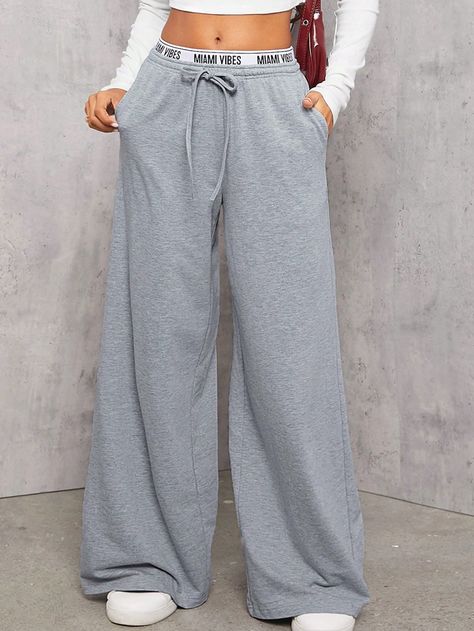 Pantalon de jogging large et long pour femmes avec taille contrastée et bande web avec lettrage Gris Casual   Tissu tricoté Lettres,Unicolore ample Extensibilité légère  Women Clothing, size features are:Bust: ,Length: ,Sleeve Length: Womens Long Pants, Elastic Waistband Pants, Wide Leg Sweatpants, Casual Sweatpants, Embroidered Shorts, Dark Jeans, Petite Women, Inspiration Mode, Kids Sleepwear