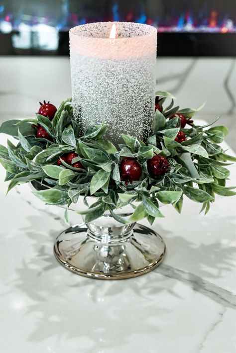 Table Centres For Christmas, Christmas Wreath Table Centerpiece, Christmas Floral Arrangements Diy Simple, Center Piece For Dining Table Christmas, Christmas Center Piece Decor Ideas, Christmas End Table Decor, Christmas Decor Ideas For Living Room Coffee Tables, Table Christmas Decorations Centerpieces, Kitchen Table Christmas Centerpiece