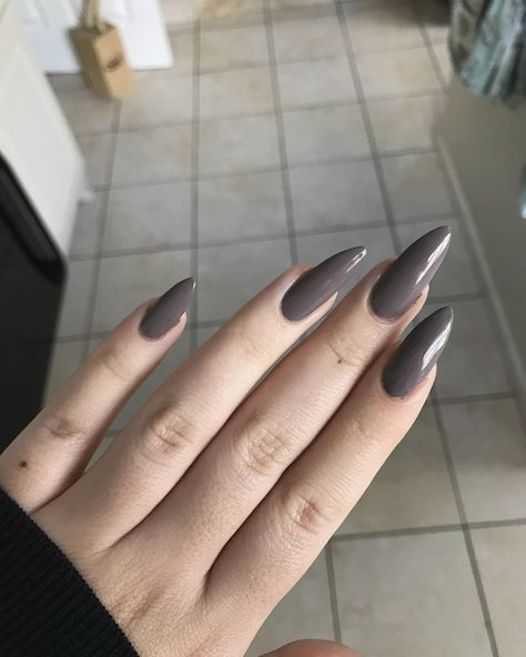 stone grey | @kikomilano tortora chiaro — #nails #nailsofinstagram #naturalnails #longnails #nailstyle #neutralnails #springnails #nailtrends Grunge Nail Art, Grey Nail Art, Grey Acrylic Nails, Fake Nails Long, Pink Glitter Nails, Wow Nails, Gothic Nails, Goth Nails, Grunge Nails