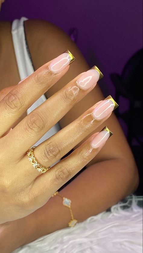 Gold French Tip Square, Pink And Gold French Tip Nails, Pink And Gold Nails Short, Gold French Tip Acrylic Nails, Gold Chrome Nails French, Short French Tips, Baddies Nails, Gold French Tip, Gold Chrome Nails