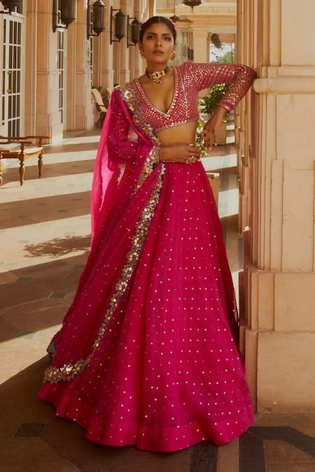 Sequins Lehenga, Vani Vats, Sangeet Outfit, Bridal Lehenga Designs, Indian Outfits Lehenga, Organza Lehenga, Lehenga Designs Simple, Lehenga Blouse Designs, Organza Blouse