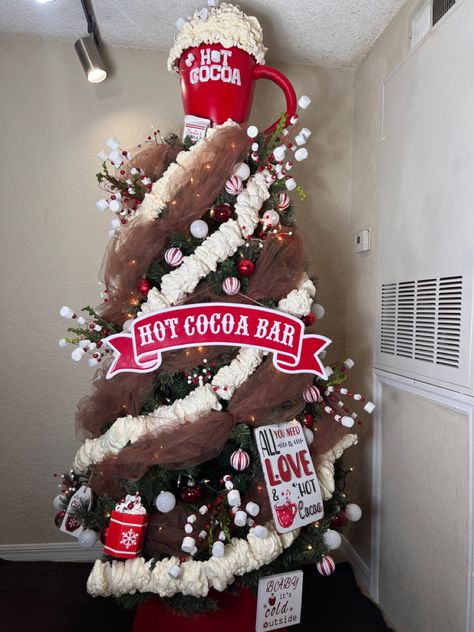 Hot Chocolate Themed Christmas Tree, Hot Cocoa Tree Decoration, Hot Cocoa Tree, Theme Trees Christmas, Christmas Cafeteria Decorations, Hot Cocoa Christmas Tree, Coffee Christmas Tree, Coffee Shop Christmas Decorations Ideas, Wine Christmas Tree