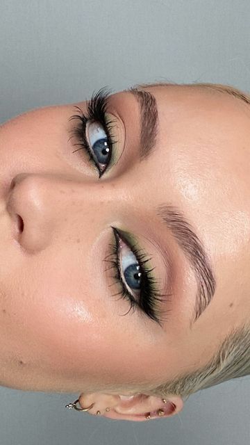 Laura Johnson on Instagram: "Cue the St Patrick’s Day inspo ☘️" Paddy’s Day Makeup, St Patrick’s Makeup Simple, St Patrick’s Say Makeup, St Patrick’s Day Makeup Simple, Simple St Pattys Day Makeup, St Pats Makeup, St Patrick’s Day Make Up, Green Day Makeup, Green Makeup Wedding