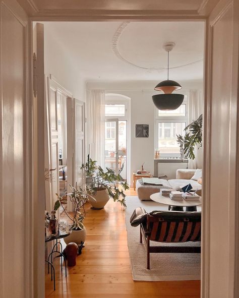 my scandinavian home: Plants, Art and Design in a Beautiful Berlin Apartment My Scandinavian Home, Home Plants, Berlin Apartment, Plants Art, Scandinavian Apartment, Scandinavian Interiors, Apartment Diy, Romantic Homes, Scandinavian Interior