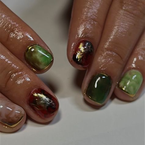 loving these earthy tones Earth Toned Nails, Short Maximalist Nails, Earthy Tone Nails, Earth Tone Nails, Red And Gold Nails, Lots Of Jewelry, Acrylic Nails Coffin Pink, Soft Classic, Classy Nails