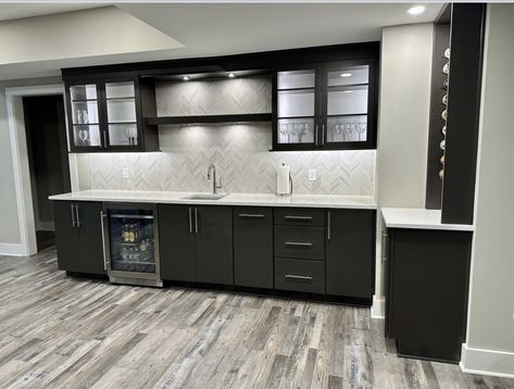 Cool Garages Exterior, Wet Bar Basement Modern, Black Basement Cabinets, Bar Ideas For Home Basement Modern, Gray Basement, Wet Bar Basement, Rustic Basement Bar, Basement Kitchenette, Small Basement Remodel