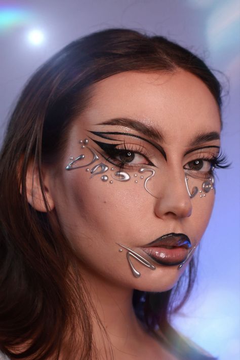 Chain Makeup Look, Graphic Eyeliner With Rhinestones, Interstellar Makeup, Cyberpunk Eyeliner, Futuristic Makeup Sci Fi, Futuristic Makeup Looks, Sci Fi Makeup, Cyberpunk Makeup, Future Makeup