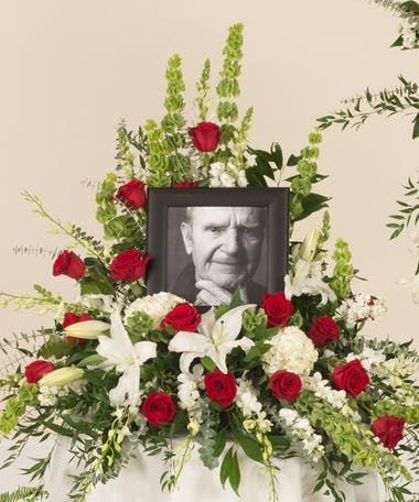 Memorial Flowers Arrangements, Flowers For Memorial, Memorial Service Decorations, Memorial Arrangements, Sympathy Floral, Urn Arrangements, Casket Flowers, Accent Flowers, Grave Flowers