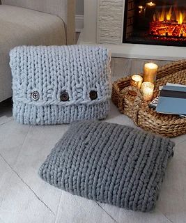 Easy Knitting Patterns Free, Knitted Cushions, Crochet Abbreviations, Easy Knit, All Free Crochet, Knit Pillow, Yarn Thread, Crochet Cushions, Yarn Shop