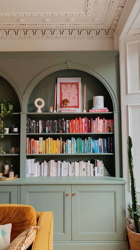 Rainbow Bookshelves, Colorful Bookshelves, Dark Bookshelves, Lorde Team, Green Bookshelves, Blue Bookshelves, Kate Spiers, Colorful Bookshelf, About Rainbow