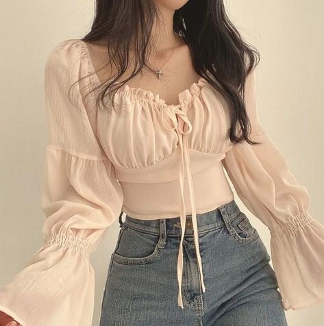 Shirred Blouse, Tie Front Blouse, 인물 사진, Dress Cuts, Crop Shirt, Dresses With Leggings, Flared Sleeves, Boho Dress, Square Neck