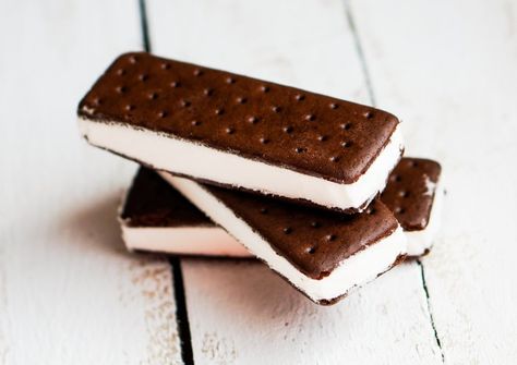 Ice Cream Sandwich Recipe, Homemade Ice Cream Sandwiches, Paleo Ice Cream, Sugar Free Ice Cream, Ice Cream Sandwiches Recipe, Vegan Ice Cream Recipe, Chocolate Wafer Cookies, Neapolitan Ice Cream, Protein Ice Cream