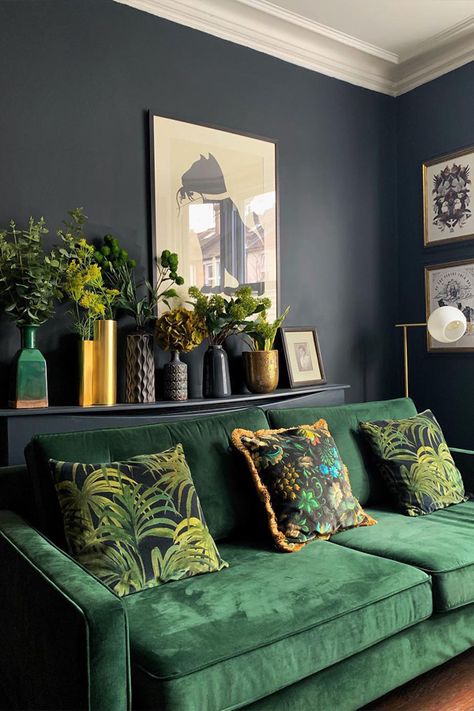 Interior Art Deco, Green Couch, Boho Styl, Midnight Green, Green Sofa, Living Room Green, Green Rooms, Design Case, Sitting Room