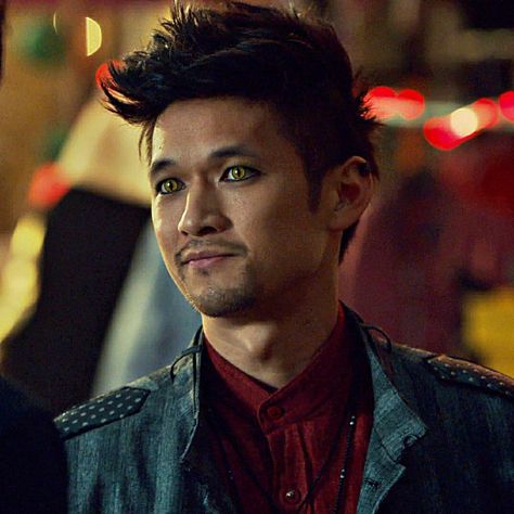 Girl Hunting Quotes, Harry Shum Jr, Harry Shum, Shadowhunters Series, Magnus Bane, Shadowhunters Malec, Matthew Daddario, Alec Lightwood, Cassandra Clare