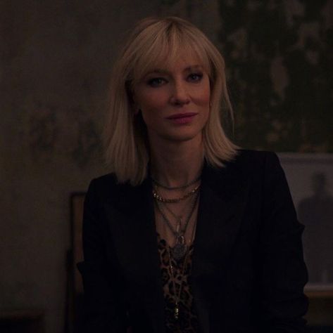 lou miller in oceans 8 Lou Miller, Oceans Eight, Catherine Élise Blanchett, Oceans 8, Woman In Suit, Woman Loving Woman, Middle Aged Women, Sandra Bullock, Cate Blanchett