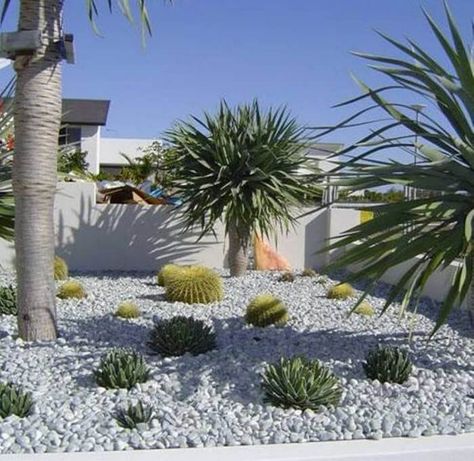 White Pebble Garden, Small Garden Gazebo, Pebbles Garden, Small Garden Bench, Pebble Landscaping, Pebble Garden, Garden Windmill, River Rock Landscaping, Rock Garden Design