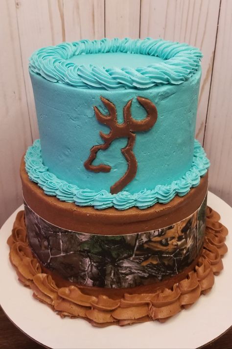 Camo and buck birthday cake made with 6 and 8 inch tiers. Country Themed Birthday Cakes, Western Graduation Cake Ideas, Western Sweet 16 Cakes, Country Birthday Ideas, Country Cakes Birthday, Western 16th Birthday Party Ideas, Country Sweet 16 Party Ideas, 14th Birthday Cake Ideas, Western Sweet 16 Ideas