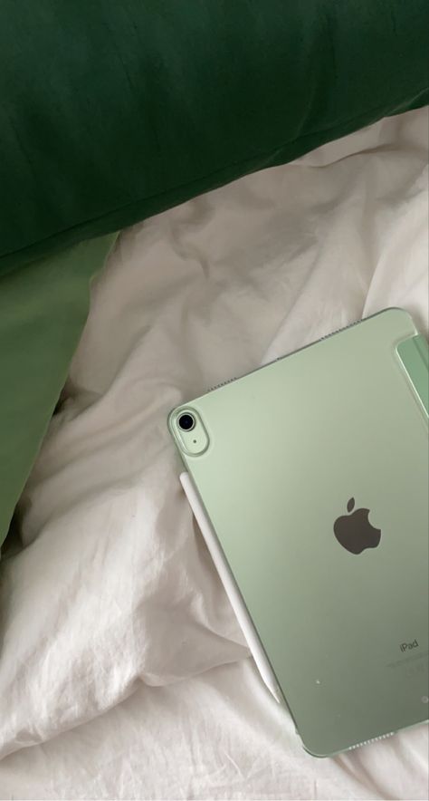 Ipad Air 4 Aesthetic, Green Ipad, Fun Apps, Mint Green Aesthetic, Ipad Air 4, Pretty Phone Cases, Study Inspiration, School Motivation, Instagram Story Ideas