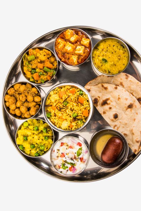 What is a Thali? Veg Restaurant, Indian Diet, Punjabi Food, Lunch Menu, Food Platters, Meat Dishes, Chutney, Indian Food Recipes, Asian Recipes