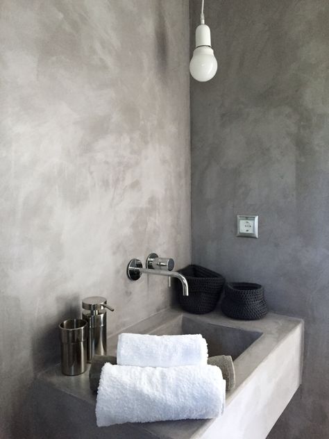 Cement Interior, Minimal Bathroom Design, Cement Bathroom, Minimal Bathroom, Concrete Interiors, Cement Walls, Concrete Bathroom, Finished Bathrooms, Wall Texture Design