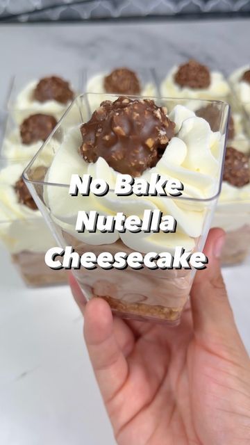 Nutella Cheesecake Shooters, Nutella Cheesecake Cups, Ferrero Rocher Shooters, Ferrero Rocher Dessert Ideas, Churro Cheesecake Shooters, Ferrero Rocher Dessert Cups, Nutella Shooters, Cheesecake Shooters No Bake, Desert Shooters