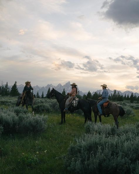 Snaps of Wyoming last summer. Headin back up there in a few short weeks. Can’t wait Ranch In Wyoming, Wyoming Ranch Aesthetic, Wyoming Aesthetic, Wyoming Ranch, Cody Wyoming, Western Summer, Wyoming Cowboys, Wyoming Travel, Cowboy Aesthetic