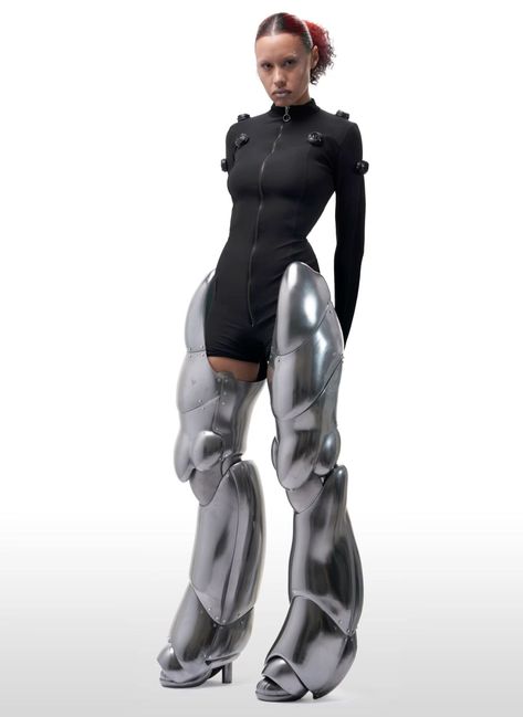 Futuristic Leather Outfit, Outfit Ideas Futuristic, Futuristic Utopian Fashion, Futuristic Fashion Concept Art, Space Suit Fashion, Sci Fi Fits, Cyberpunk Legs, Futuristic High Fashion, Futuristic Dystopian Fashion