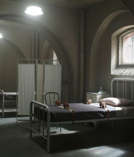 Ahs Asylum, American Horror Story Asylum, Mental Asylum, Bg Design, Hospital Room, Hospital Bed, Horror Story, Story Inspiration, American Horror