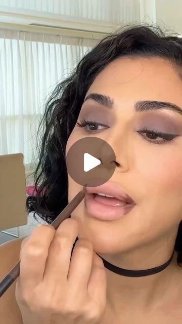 Huda on Instagram: "My current lip obsession 💋 I call it #lipcuffing   Products used: 💋Lip Contour 2.0 in Warm Brown & Rich Brown 💋Liquid Matte Lipstick in Bombshell 💋Spicy Plumping Lip Balm😍  #Hudabeauty #Liphacks" Brown Lipstick Shades, Huda Lipstick, Huda Beauty Lipstick, Huda Beauty Lip Contour, Lip Cuffs, Lip Contour, Liquid Matte Lipstick, Brown Lipstick, Lip Contouring