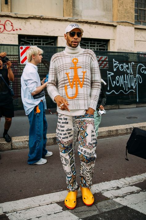 The Best Street Style Photos From the Spring 2024 Menswear Shows in Milan | Vogue 2024 Menswear, Minimalist Bride, Vogue France, Street Style Photos, Vera Wang Dress, Aubrey Plaza, Wedding Inside, Street Fashion Men Streetwear, Style Muse