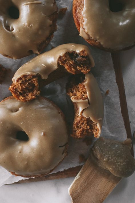 Fall Recipes Dessert Halloween, Gourmet Muffins, Pumpkin Donuts Recipe, Brown Sugar Glaze, Donuts Recipe, Sugar Glaze, Pumpkin Flavor, Baked Donuts, Baked Pumpkin