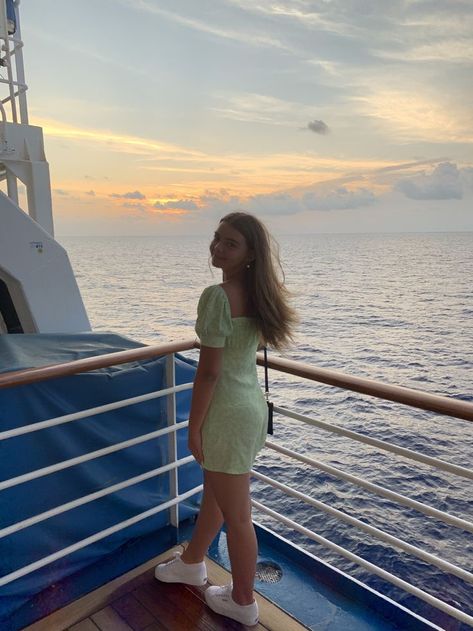 Cruise Ship Insta Pics, Ship Outfits Cruise, Cruise Boat Aesthetic, Disney Cruise Pictures Ideas, Cruse Outfit Ideas, Boat Cruise Outfit Summer, Cruise Poses Photo Ideas, Ship Photoshoot, Cruise Picture Ideas Instagram