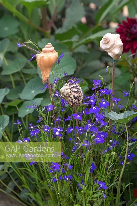 Cane Toppers Garden, Allotment Ideas Inspiration, Allotment Ideas, Brick Walls, Craft Diy, Rose Garden, Brick Wall, Diy Garden, Garden Ideas