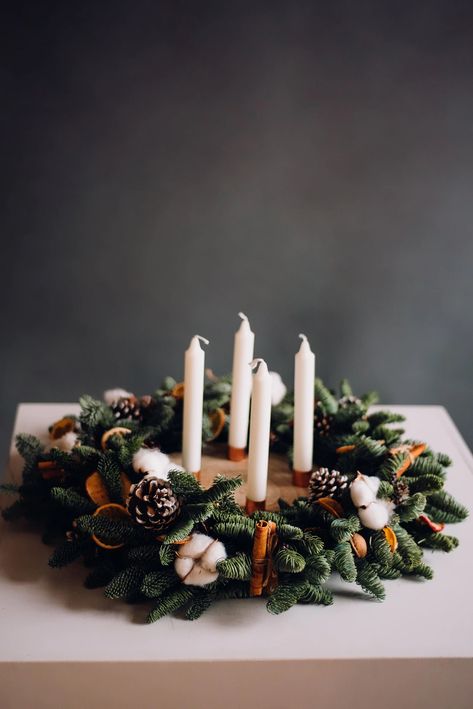 German Advent Wreath, Wreath Candle Holder, German Christmas Decorations, Advent Wreath Diy, Advent Wreath Candles, Advent Wreaths, Christmas Table Centerpiece, Budget Christmas, Christmas Advent Wreath