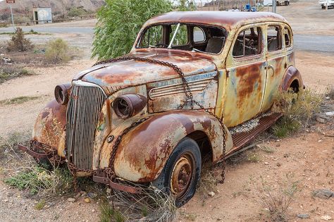 Old Car | Broken Hill is located east of the Simpson Desert … | Flickr Vintage Hot Rod, Auto Retro, Rusty Cars, Rat Rods Truck, Motor Bikes, Ford Classic Cars, Hood Ornaments, Abandoned Cars, Old Car