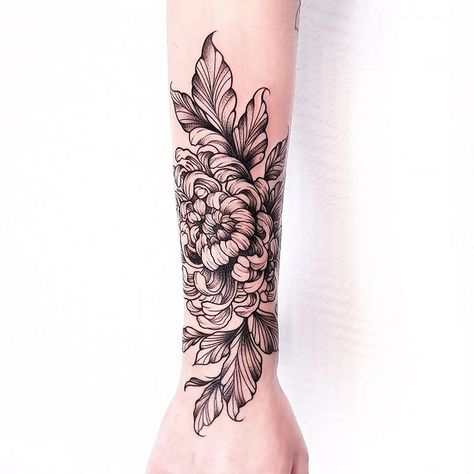 Chrysanthemum tattoo i did last month 😃 @vanitytattoomachine #chrysanthemumtattoo #chrysanthemum #flower #flowers #flowerattoo #flowers… Easy Half Sleeve Tattoos, Chrysanthemum Tattoo, Tattoo Floral, Scorpio Tattoo, Tattoos For Women Half Sleeve, Forearm Sleeve Tattoos, Birth Flower Tattoos, Flower Sleeve, Detailed Tattoo