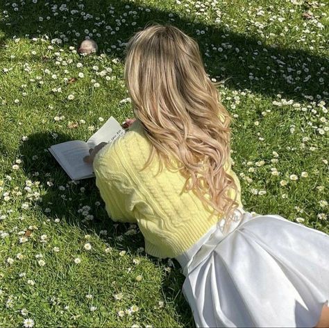 Elyse Core, Spring Girl, Spring Aesthetic, Spring Vibes, Spring 2024, Blonde Girl, Summer Aesthetic, Aesthetic Girl, Hogwarts