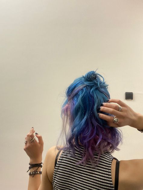 Blue With Purple Hair, Space Hair Color, Multi Color Hair Dye Ideas, Blue To Purple Ombre Hair, Blue To Purple Hair, Pink And Blue Hair Ideas, Pink Purple Hair Color, Pink Blue Purple Hair, Fun Hair Dye Ideas