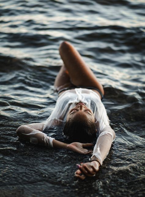 woman in white shirt lying on the beach photo – Free Water Image on Unsplash Beach Fashion Photography, Beach Photo Inspiration, Lake Photoshoot, Bouidor Photography, Beach Photo Session, Water Shoot, Woman In White, Summer Picture Poses, Beach Model