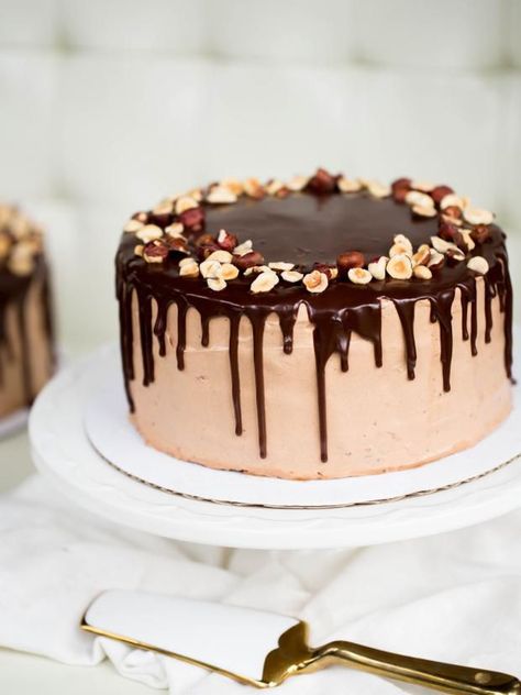 Chocolate Hazelnut Cakecountryliving European Cakes, Ferrero Rocher Cake, Fall Cake Recipes, Chocolate Hazelnut Cake, Nursing Cake, Russian Cakes, Inside Cake, Cake Liner, Hazelnut Cake