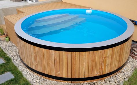 round swimming pools Round Pools, Overflow Pool, Round Pool, Pool Deck, In Ground Pools, Pool Designs, Water Features, Swimming Pools, Skiing