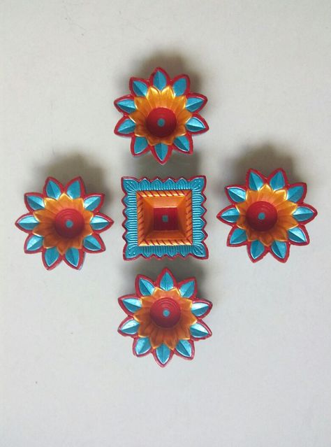 Diwali Diya Painting, Diwali Gifting Ideas, Diwali Decoration Idea, Clay Lamps, Lamp Painting, Diwali Craft Ideas, Diya Diwali, Diya Designs, Diya Decoration Ideas