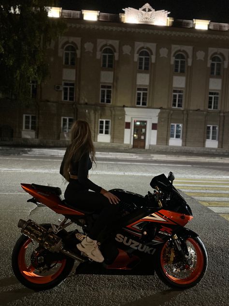 Biker Girl Aesthetic Icon, Motorbike Aesthetic, Biker Photography, Biker Photoshoot, Bike Girl, Bike Aesthetic, Flipagram Instagram, Motorcycle Aesthetic, Night Biking