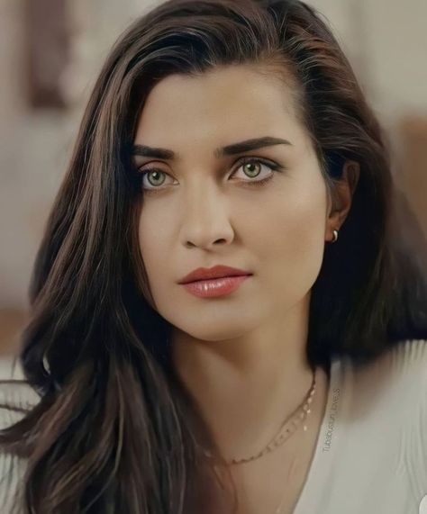 Gal Gardot, Tuba Buyukustun, Blonde Actresses, Turkish Women Beautiful, Beautiful Muslim Women, Turkish Beauty, Turkish Actors, Beautiful Eyes, Lany