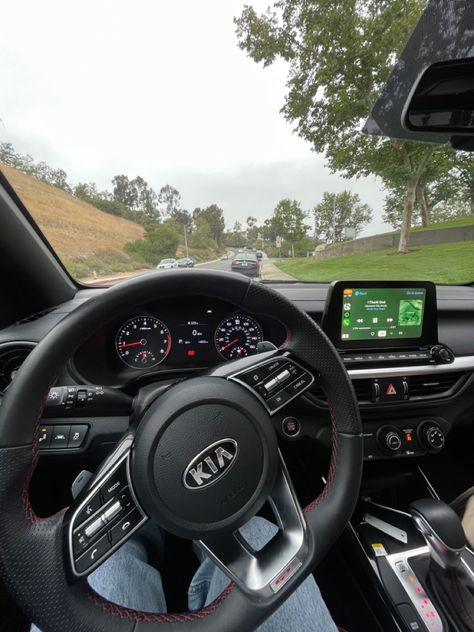 2023 Kia Forte Gt Line, Kia Forte Interior, Kia Stinger Aesthetic, Kia Car Aesthetic, First Car Aesthetic, Carros Kia, Driving Aesthetic, Best Cars For Teens, Car Dream