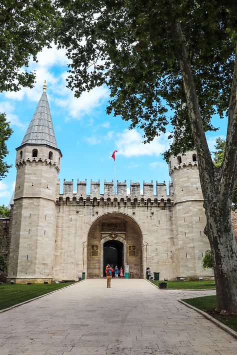 Topkapi Palace - 10 Reasons to Visit this Amazing Place | Istanbul, Turkey Topaki Palace Istanbul Turkey, Topkapi Palace Aesthetic, Topkapi Palace Istanbul, Turkey Itinerary, Turkey Aesthetic, Turkey Trip, Turkey Photography, Colorful Tiles, Istanbul Turkey Photography