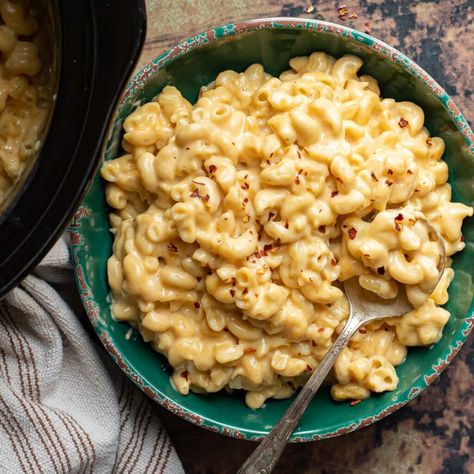 Gluten Free Slow Cooker Mac and Cheese - the best creamy, homemade mac and cheese that's easy to make right in the crock pot Mac And Cheese Easy Recipe, Creamy Homemade Mac And Cheese, Gluten Free Mac N Cheese, Mac And Cheese Easy, Slow Cooker Mac Cheese, Slow Cooker Mac And Cheese, Best Ever Chicken, Gluten Free Mac And Cheese, Cheesy Pasta Recipes